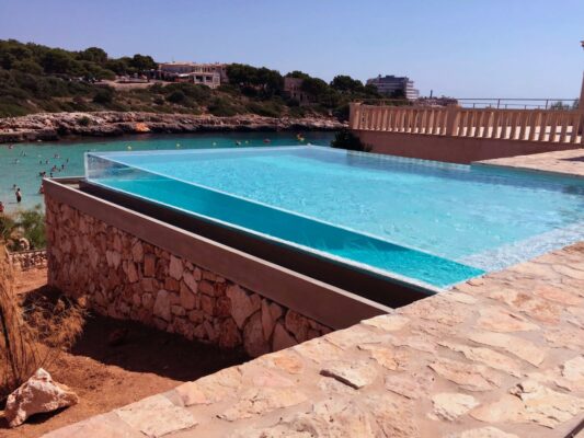 Acrylic swimming pool